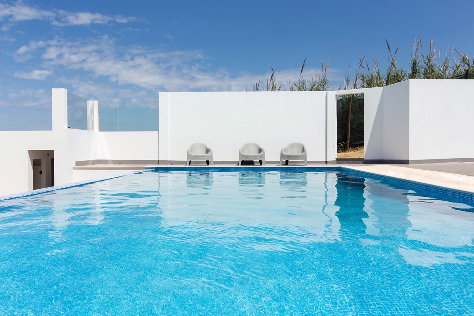 Maverick Surfvillas pool with Atlantic view